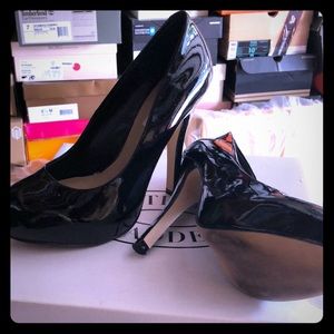 Steve Madden black patent leather platform heel